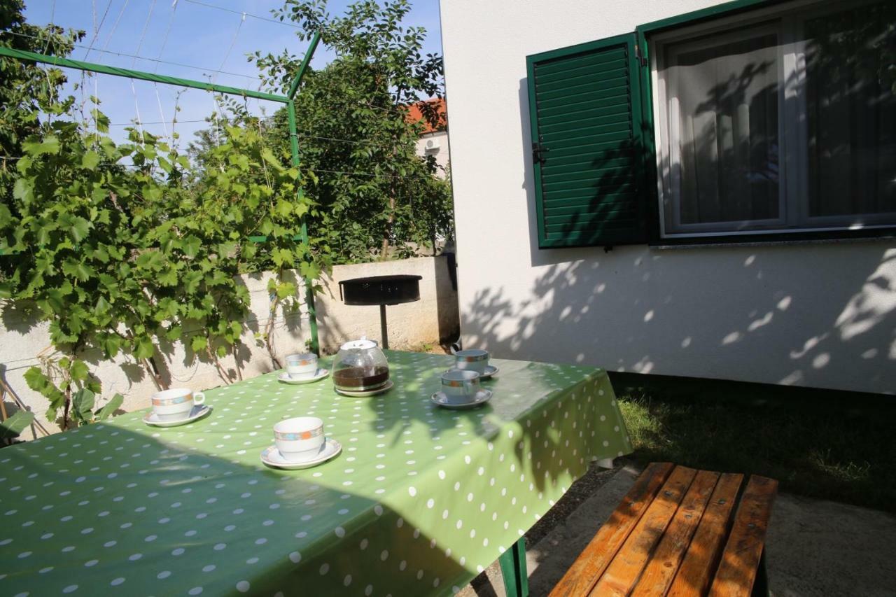 Apartments Fjaka Sveti Filip i Jakov Eksteriør bilde