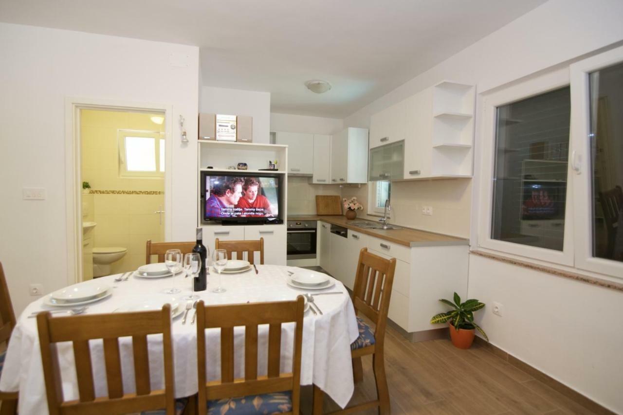 Apartments Fjaka Sveti Filip i Jakov Eksteriør bilde